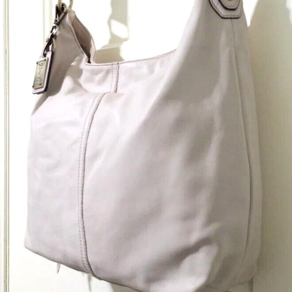 Tignanello Beige 100% Leather Large Shoulder Bag Purse Magnet Close Stud Bottom - Picture 9 of 16